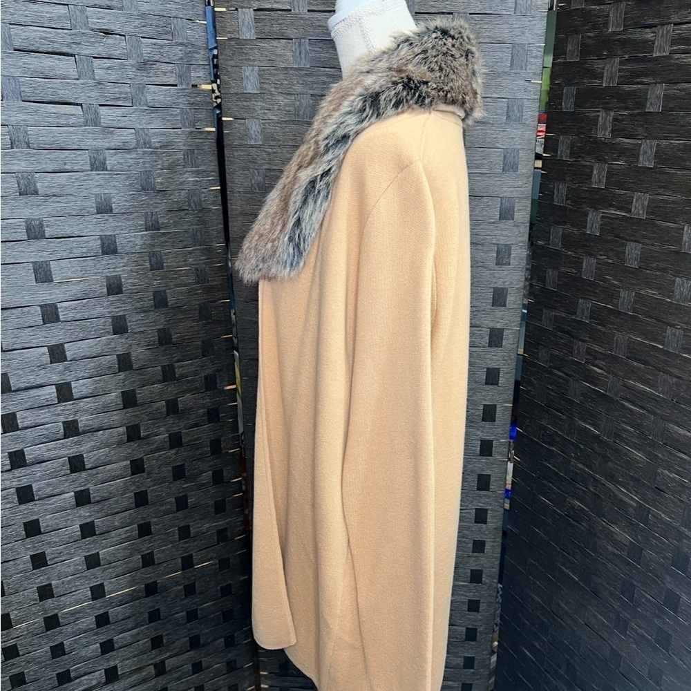 Vintage Anne Klein neutral-colored Cardigan with removable Faux Fur Collar - Picture 4 of 12